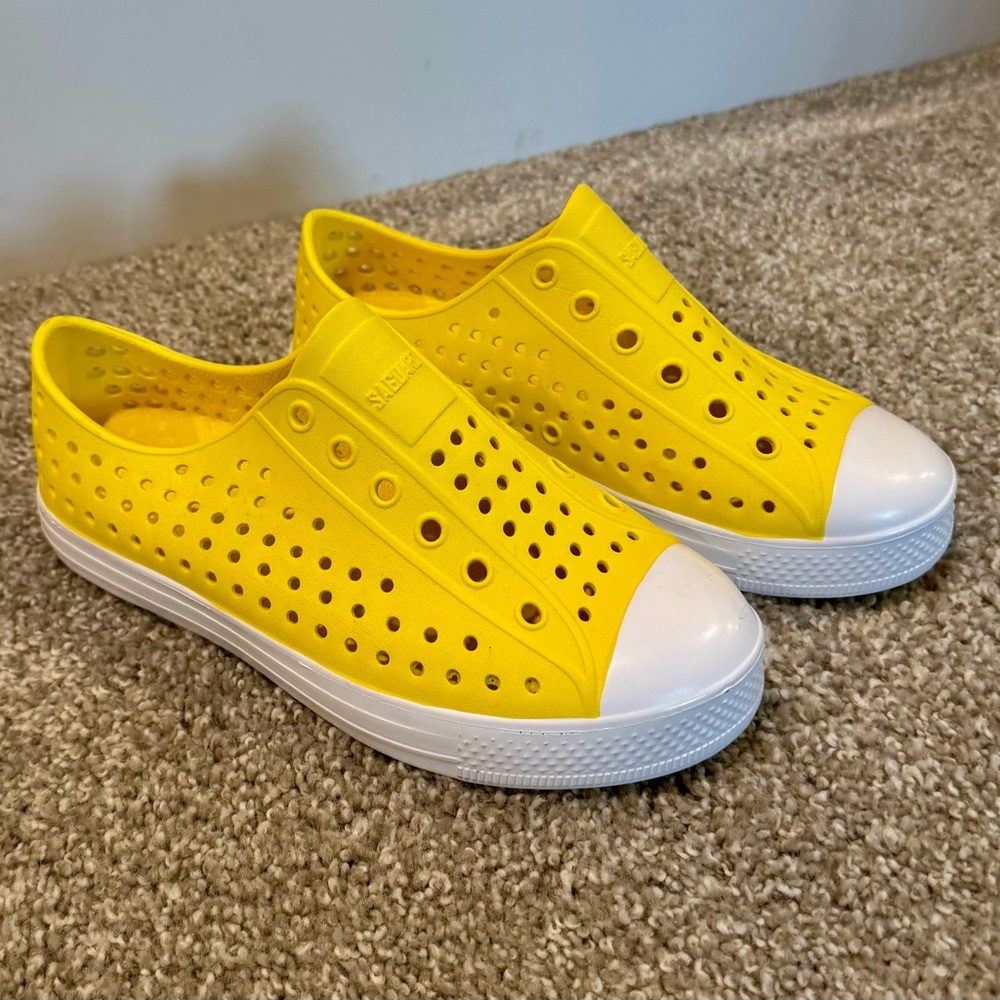 NWOT Unisex Kids Slip-on Clogs; youth sz 3